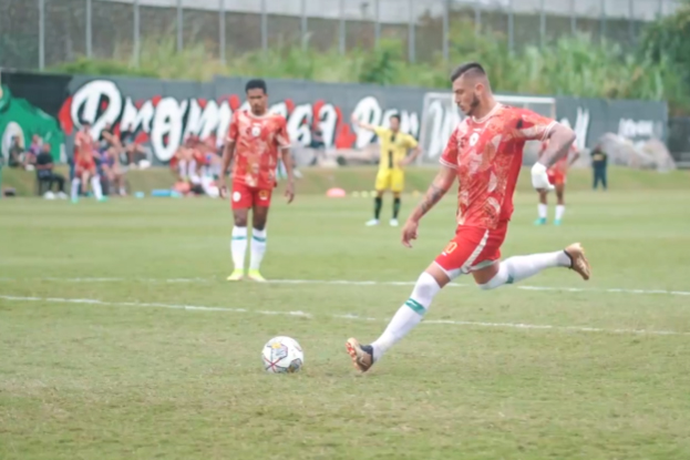 Laga uji coba PSS Sleman melawan Persip Pekalongan di Lapangan Pakembinangun, Sleman, Yogyakarta, Selasa (6/6).
