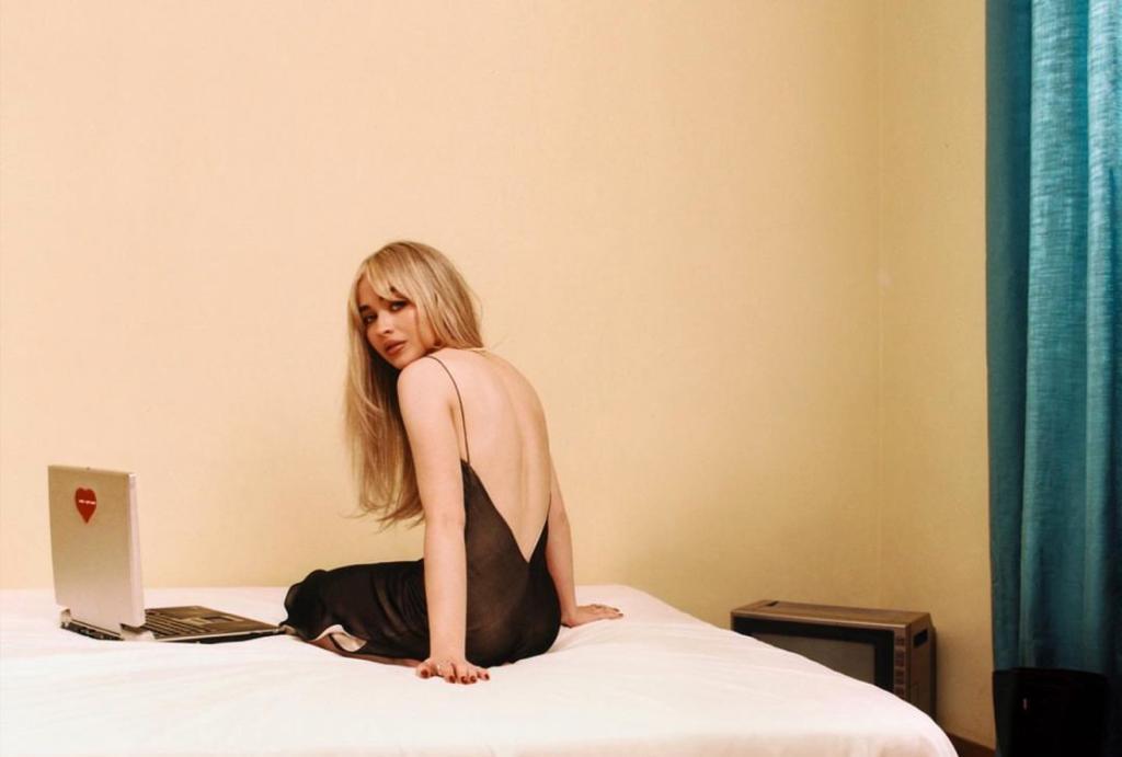 Penyanyi Sabrina Carpenter dikabarkan akan jadi tamu dalam The Eras Tour Taylor Swift di Asia