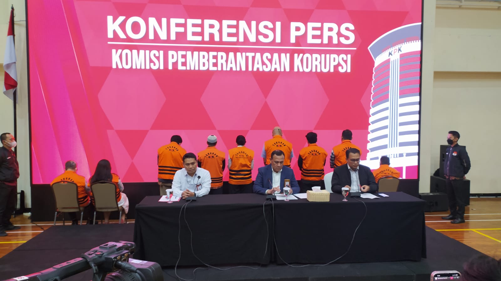 Konferensi pers KPK soal penahanan tersangka kasus korupsi tukin Kementerian ESDM.