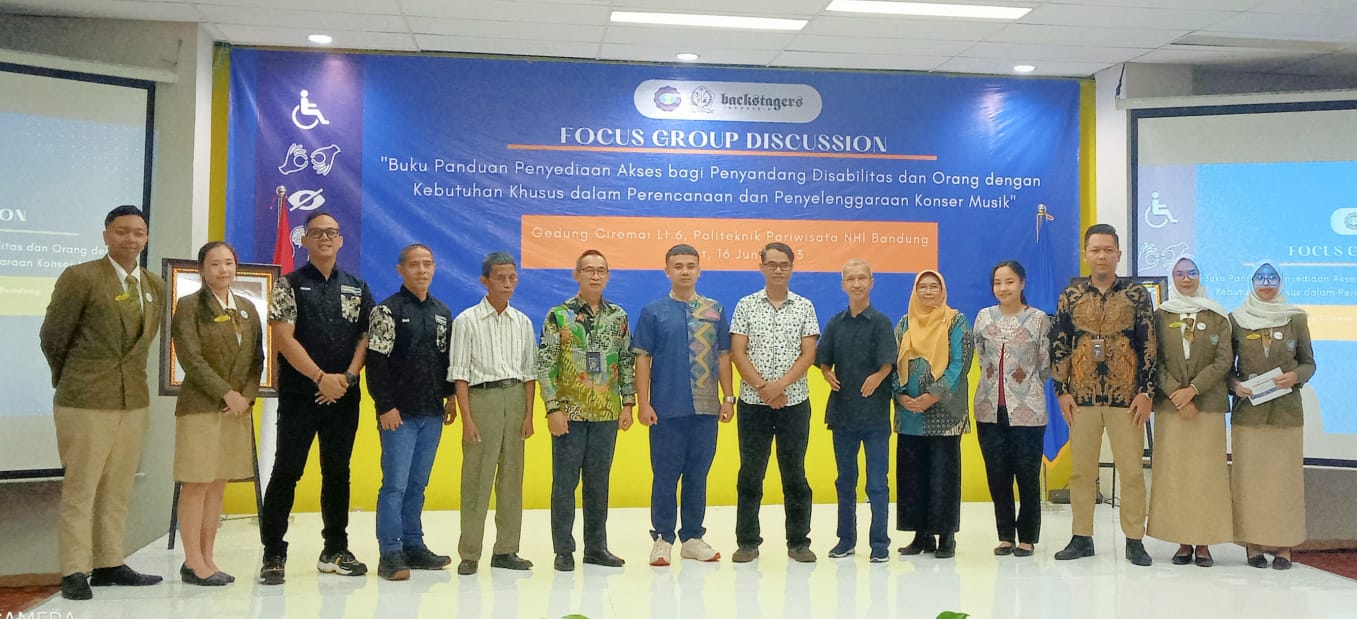 Diskusi kelompok terarah (FGD) Digelar Poltekpar NHI Bandung dalam rangka penyusunan buku panduan penyelenggaraan konser dan pameran.  