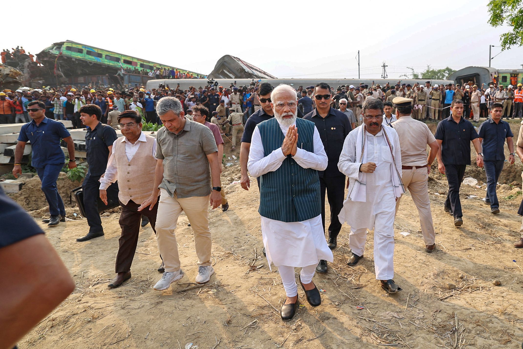 Perdana Menteri India Narendra Modi datang ke lokasi kecelakaan kereta di Balasore, Negara Bagian Odisha.