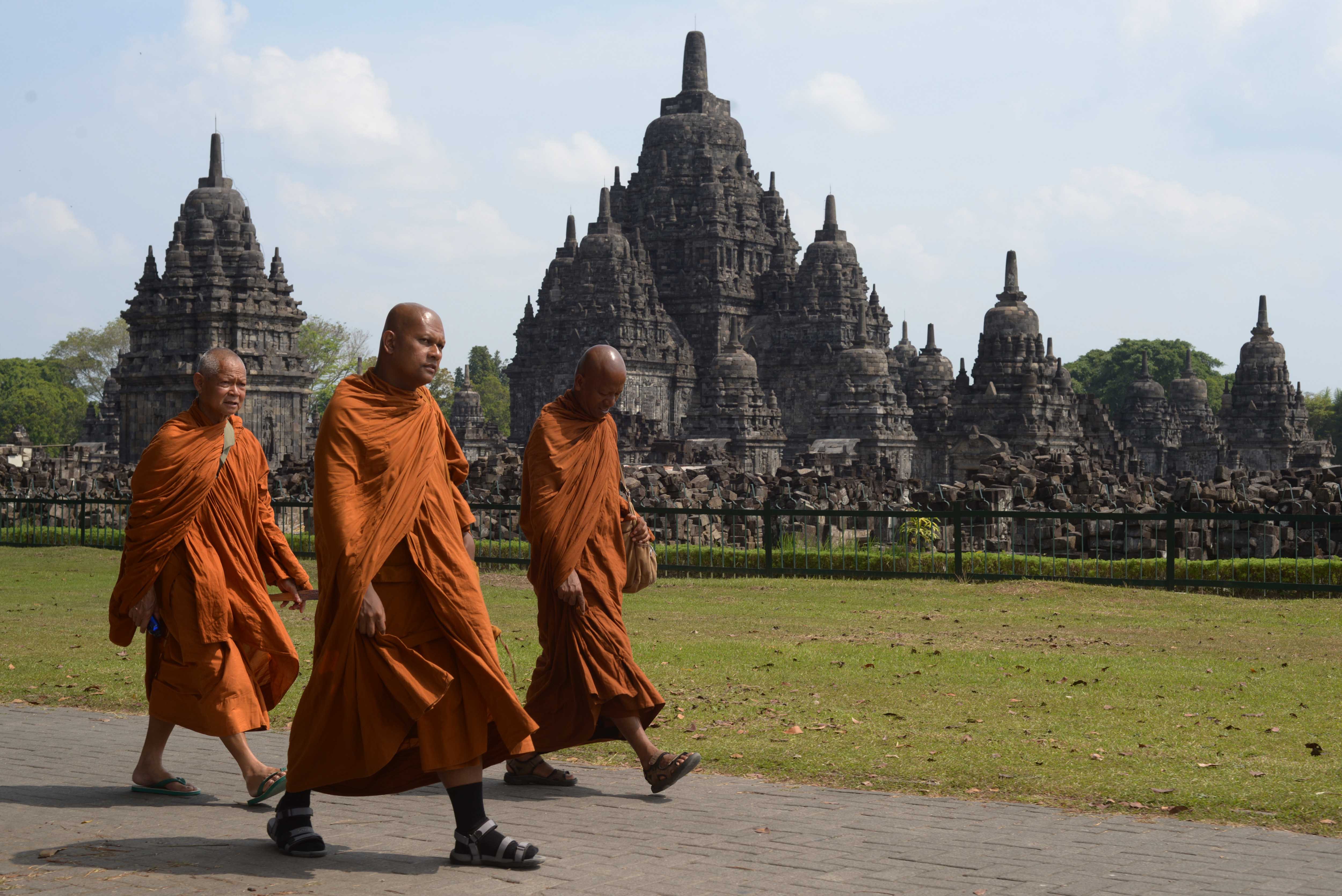 Ilustrasi persiapan perayaan Hari Raya Waisak di Candi Borobudur