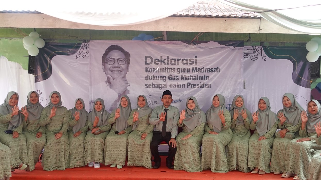 Komunitas guru Madrasah di Yayasan Al Hidayah Tulang Kuning.