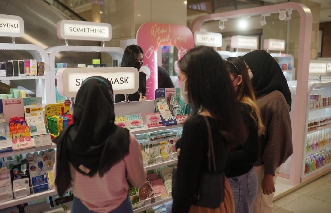 Pembeli di toko Yepposkin