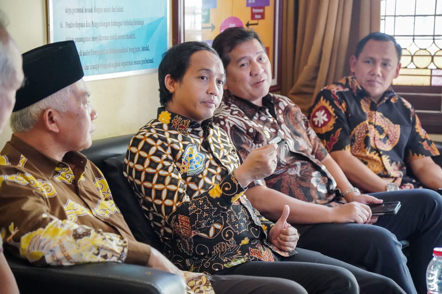 Wamen ATR/BPN Raja Juli Antoni (kediua dari kiri)