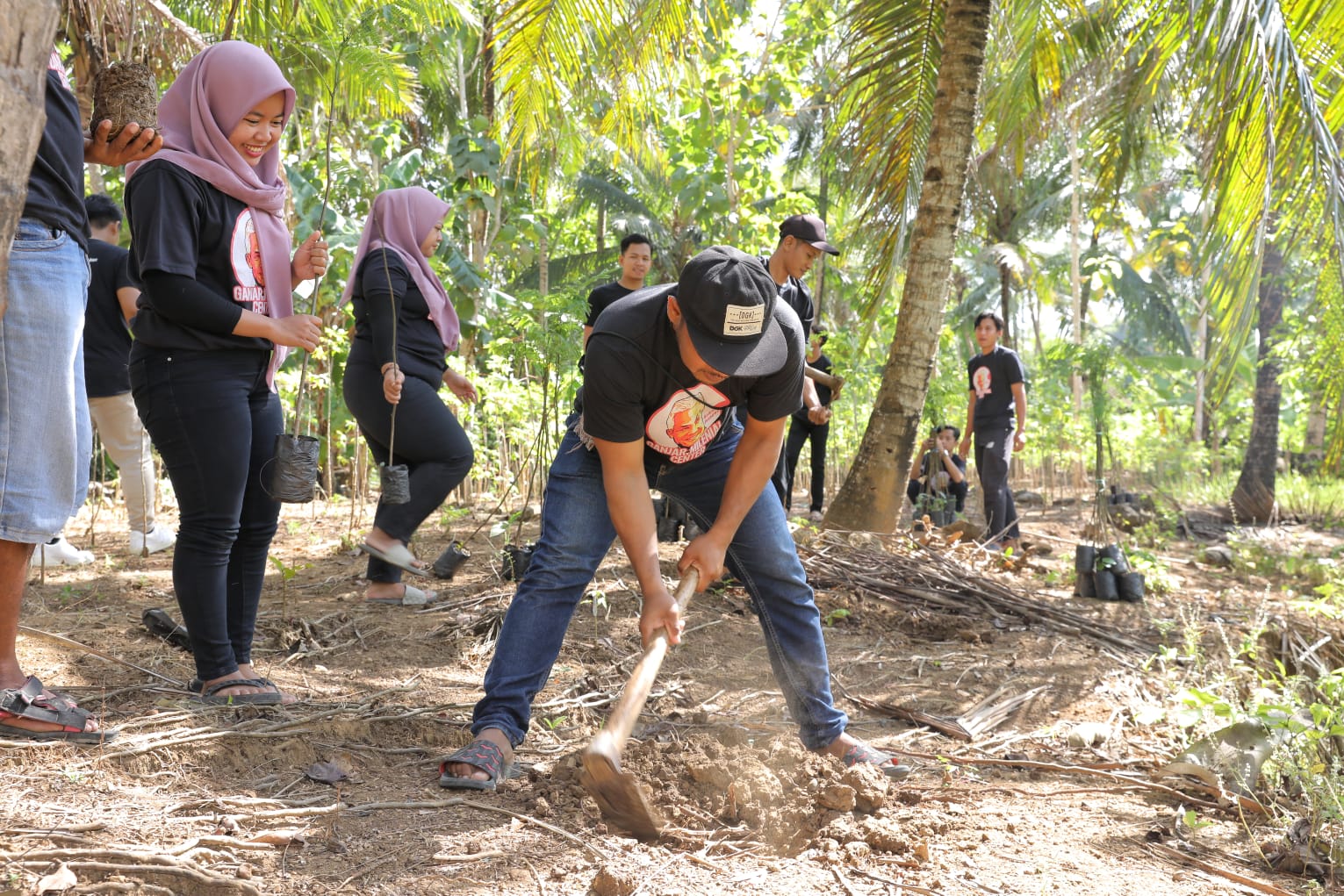 GMC Kampanyekan Cinta Lingkungan Lewat Penanaman Satu Juta Pohon