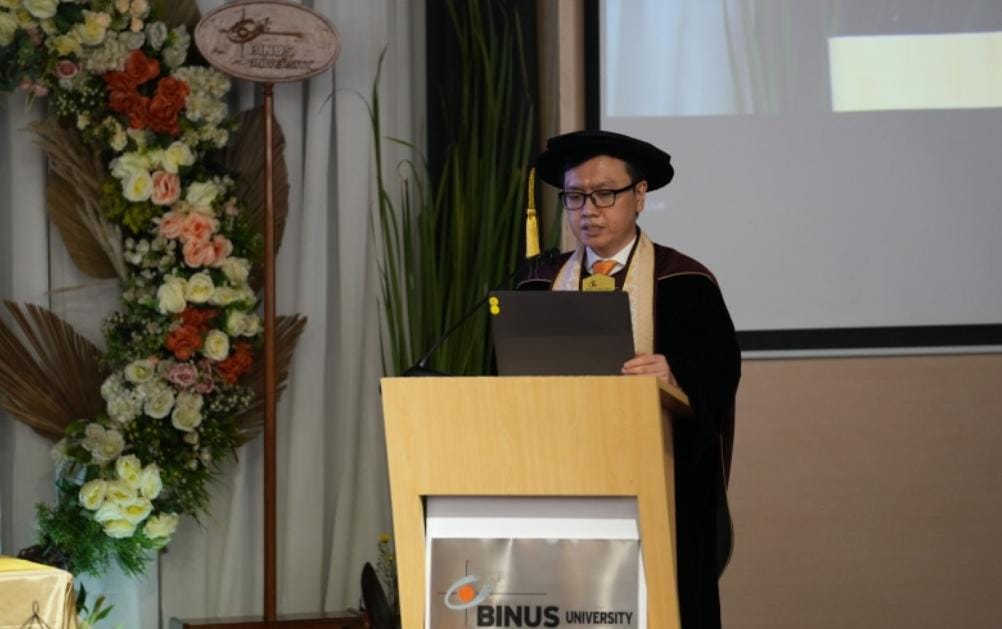 Prof. Dr. Juneman Abraham, S.Psi., M.Si. dikukuhkan sebagai Guru Besar Tetap bidang Psikologi Sosial Universitas Binus