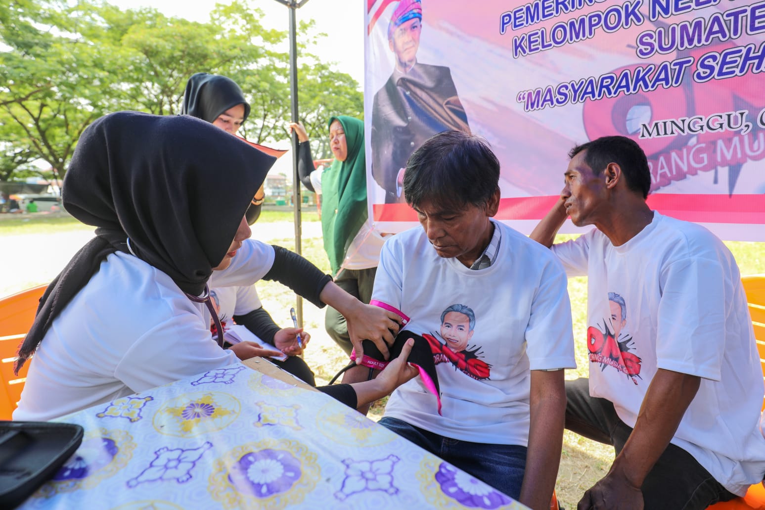 Pemeriksaan kesehatan gratis yang digelar OMG Sumbar