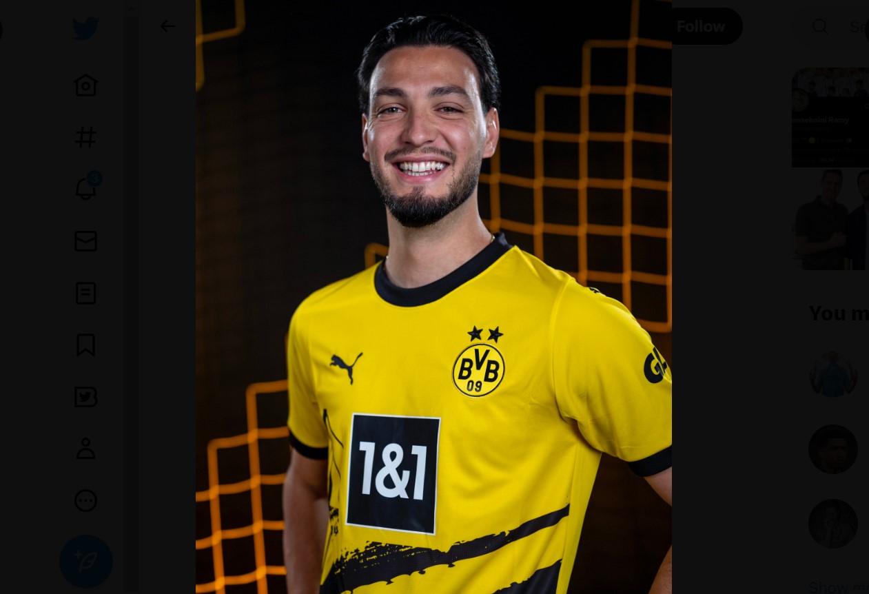 Dortmund Boyong Bensebaini dari Moenchengladbach