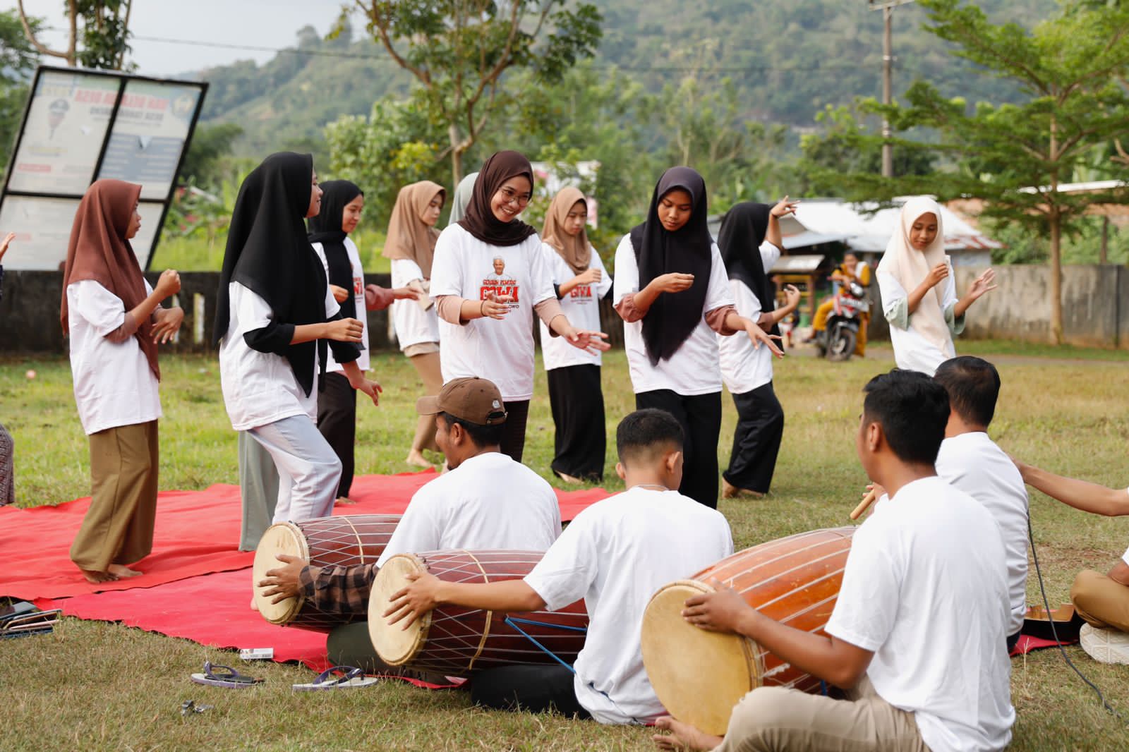 Pemuda dan Perempuan Gowa gelar seni tari dan seni musik