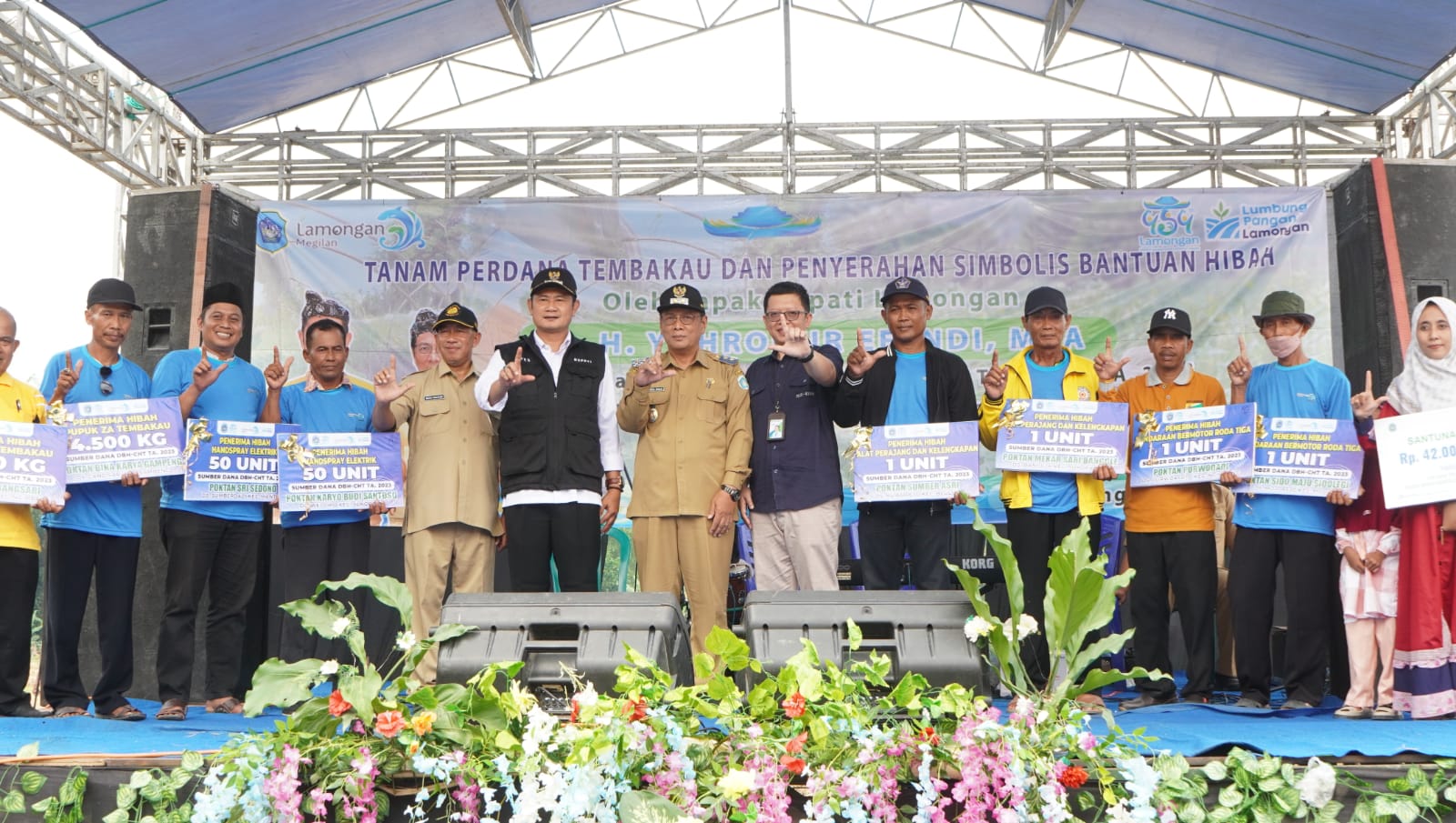 Pemkab Lamongan Salurkan Saprodi untuk Petani Tembakau