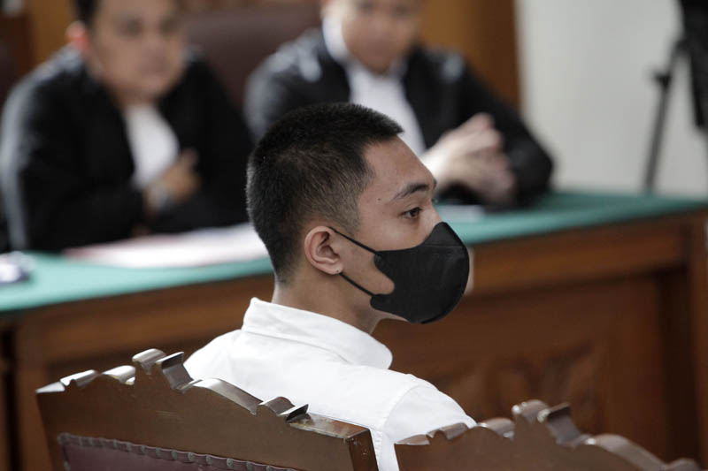 Kuasa hukum Andreas Silitonga mengatakan sikap cengegesan dari Mario Dandy dinilai wajar karena kondisinya sangat tertekan.