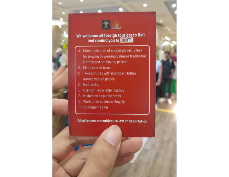 Pemprov Bali menyebarkan 1.000 flyer tentang aturan yang diperbolehkan dan tidak bagi WNA selama berada di Bali.