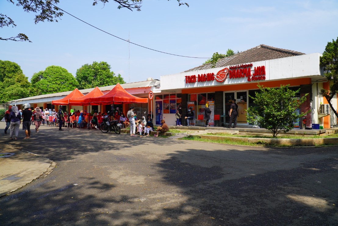 Toko daging milik Perumda Dharma Jaya