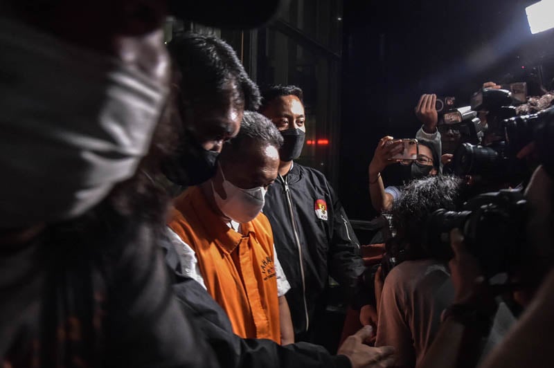 KPK mendapatkan sejumlah dokumen dari tiga lokasi terkait dugaan suap pengadaan CCTV di Bandung Smart City.