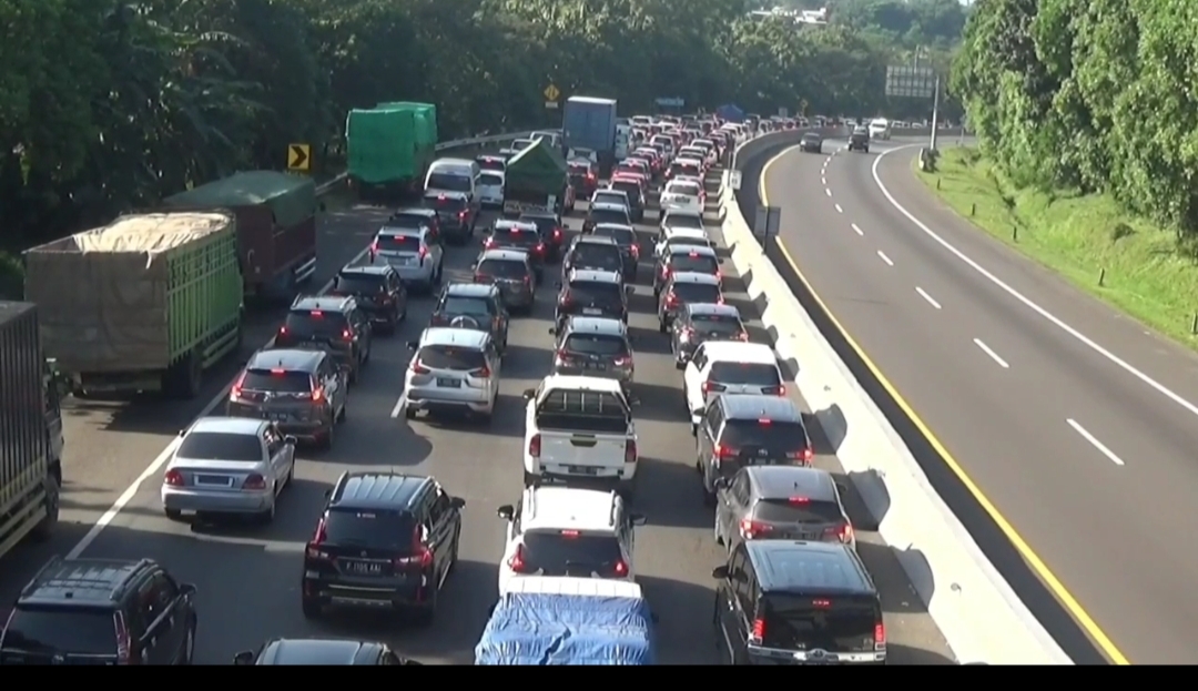 Libur Idul Adha, Volume Kendaraan di Tol Jabotabek dan Jabar Melonjak
