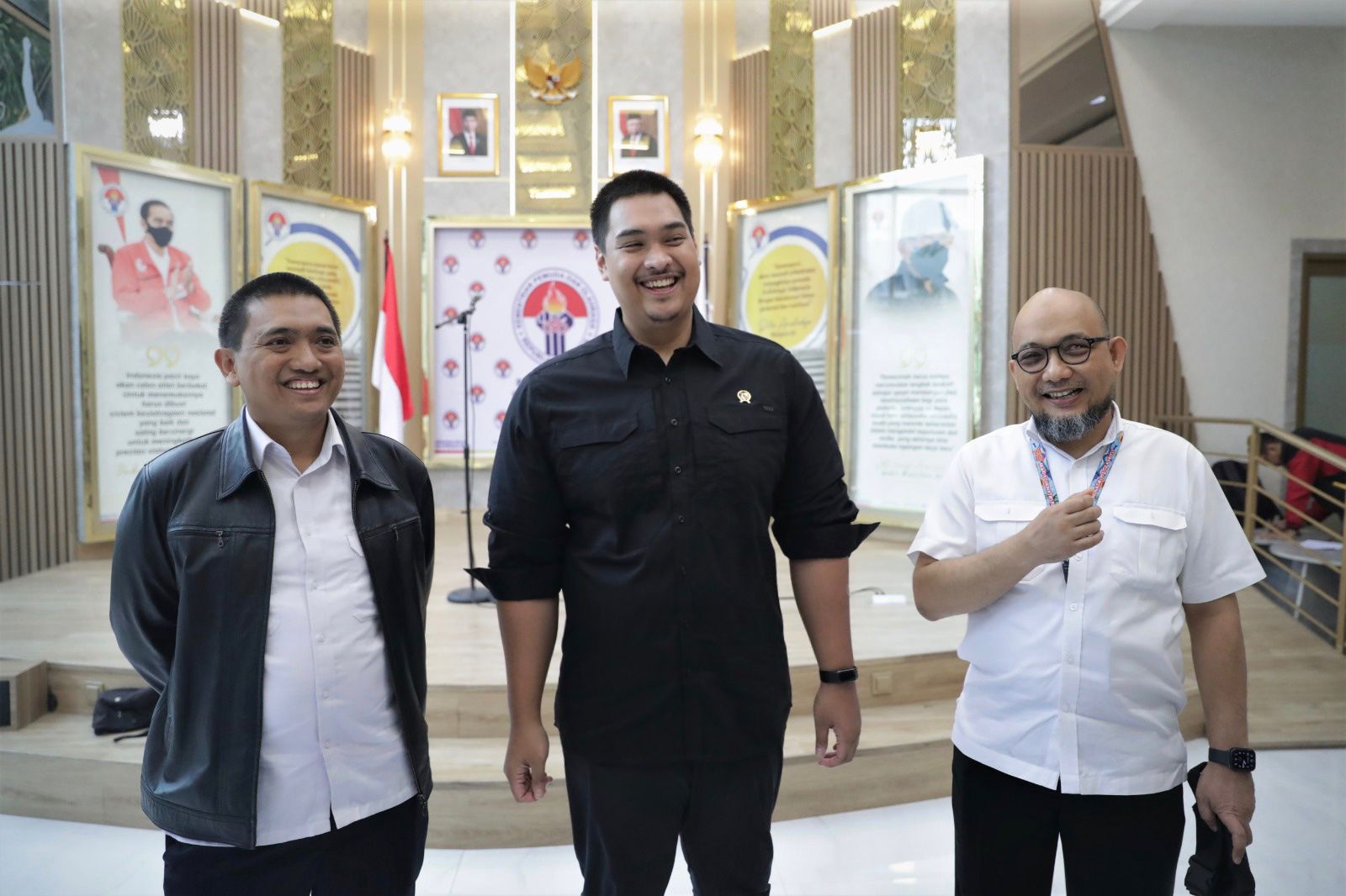 Menpora Dito Ariotedjo (tengah) menerima Satuan Tugas Khusus (Satgassus) Pencegahan Korupsi Polri.