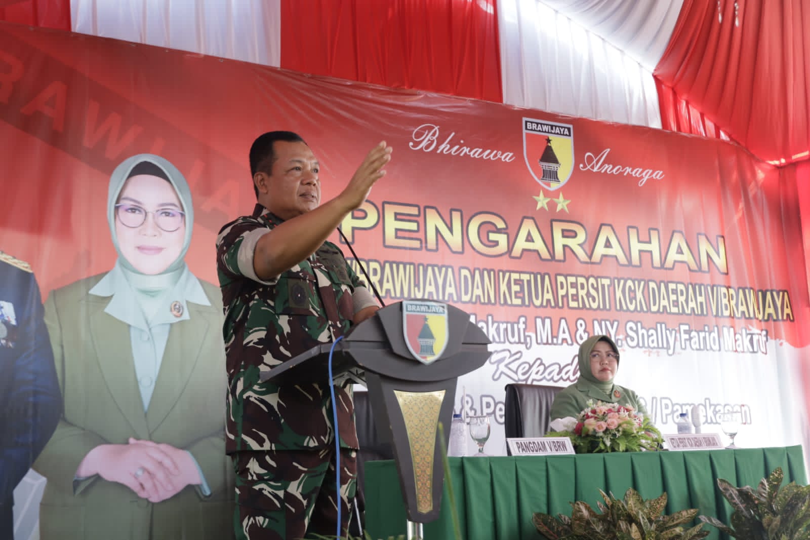 Panglima Kodam V Brawijaya Mayor Jenderal TNI Farid Makruf mengajak para perwira dan prajurit TNI di Sumenep menjaga kondusivitas.