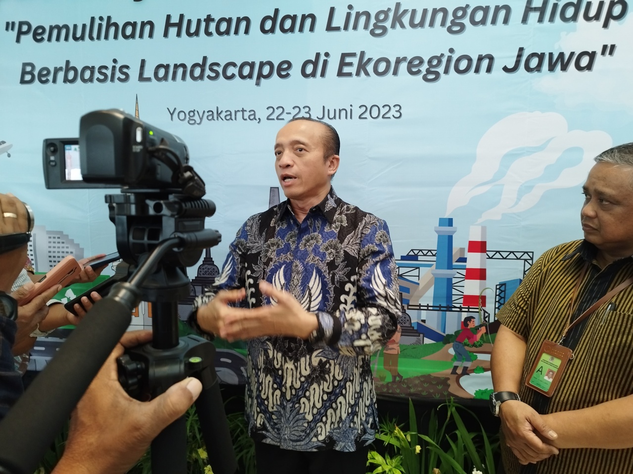 Sekretaris Jenderal Kementerian LHK Bambang Hendroyono memberikan keterangan pers pada  Rapat Kerja Ekoregion Jawa 2023.