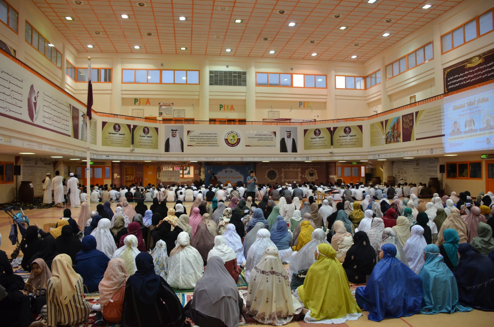 Warga Negara Indonesia (WNI) di Qatar menggelar sholat Idul Adha di KBRI pada pada hari Rabu (28/6)