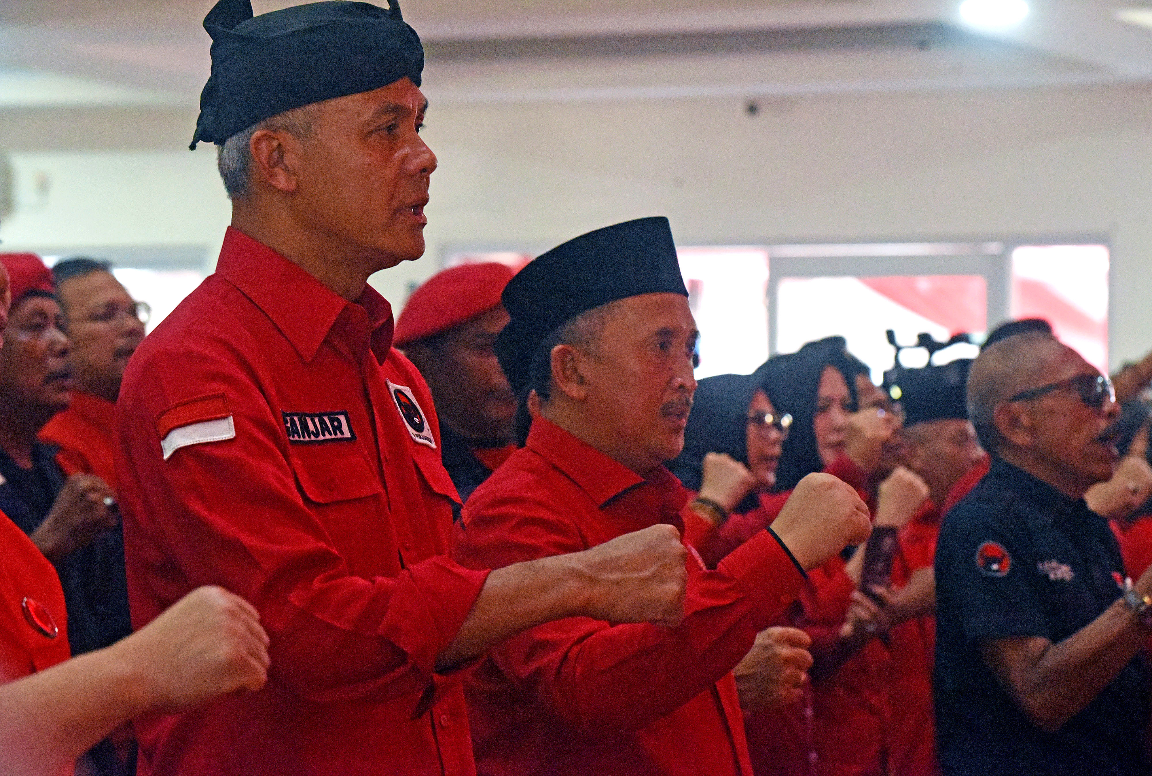 Ganjar Pranowo (kiri).