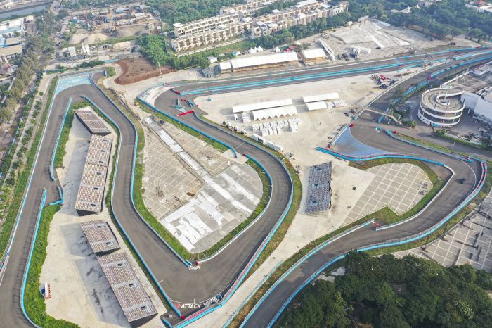 Foto udara lintasan balap mobil listrik Formula E 2023 di Jakarta International E-Prix Circuit (JIEC).