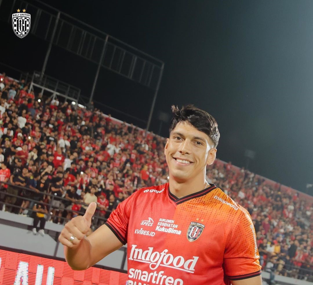 Elias Dolah kelahiran Swedia pernah membela klub divisi utama Liga Thailand, Port FC.