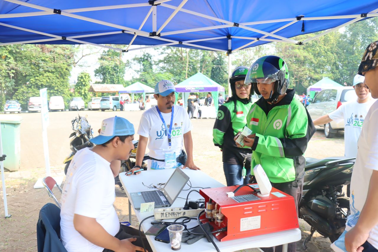 KLHK berkolaborasi dengan sejumlah Pemda dan Polri melaksanakan uji emisi akbar serentak se-Jabodetabek pada Senin (5/6).