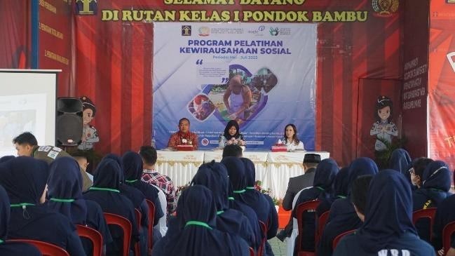 Insigh bekerja sama dengan Yayasan Inspirasi Indonesia Membangun (YIIM) mempelopori program pelatihan kewirausahaan berkelanjutan
