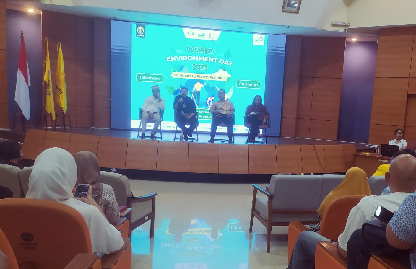 Takshow bertema “Solutions to Plastic Pollution” yang diselenggarakan ILUNI UI di Kampus UI, Depok, Jawa Barat, Sabtu (3/6). 