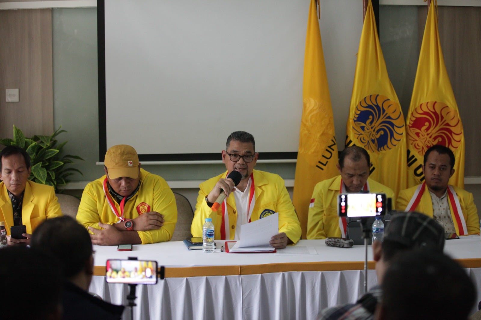 Pengurus Ikatan Alumni Universitas Indonesia menyatakan akan mendampingi seorang anggotanya yang jadi korban kriminalisasi