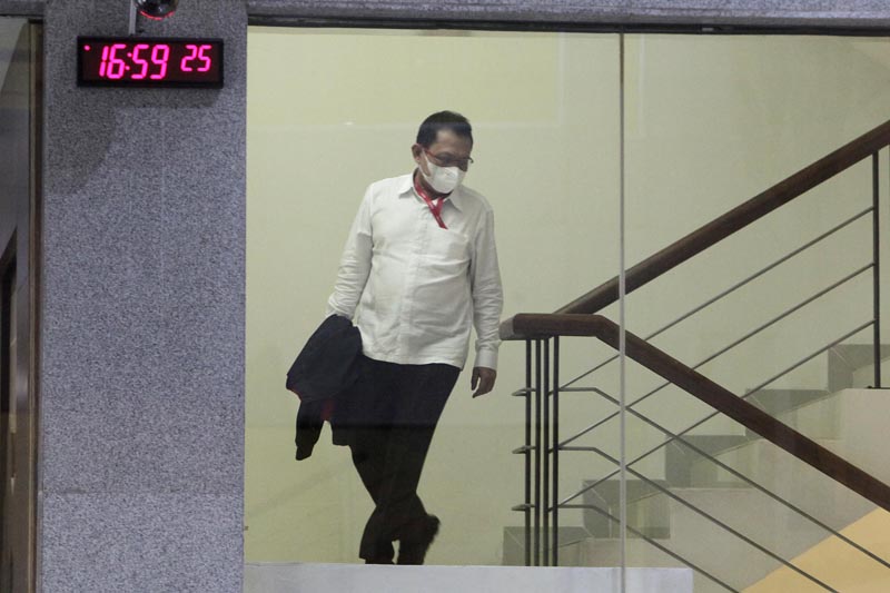 KPK memeriksa karyawan Mandiri  Isye Fitril Yuliastuti soal adanya penerimaan uang haram yang dilakukan Hasbi Hasan.