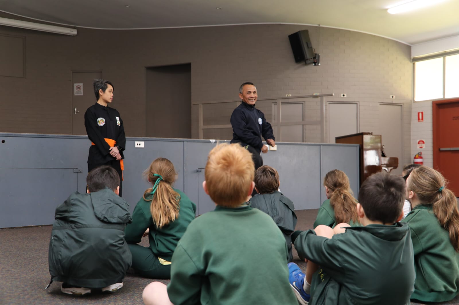 Siswa-siswi sekolah dasar di New South Wales Australia sangat antusias mempelajari seni bela diri Indonesia pencak silat.