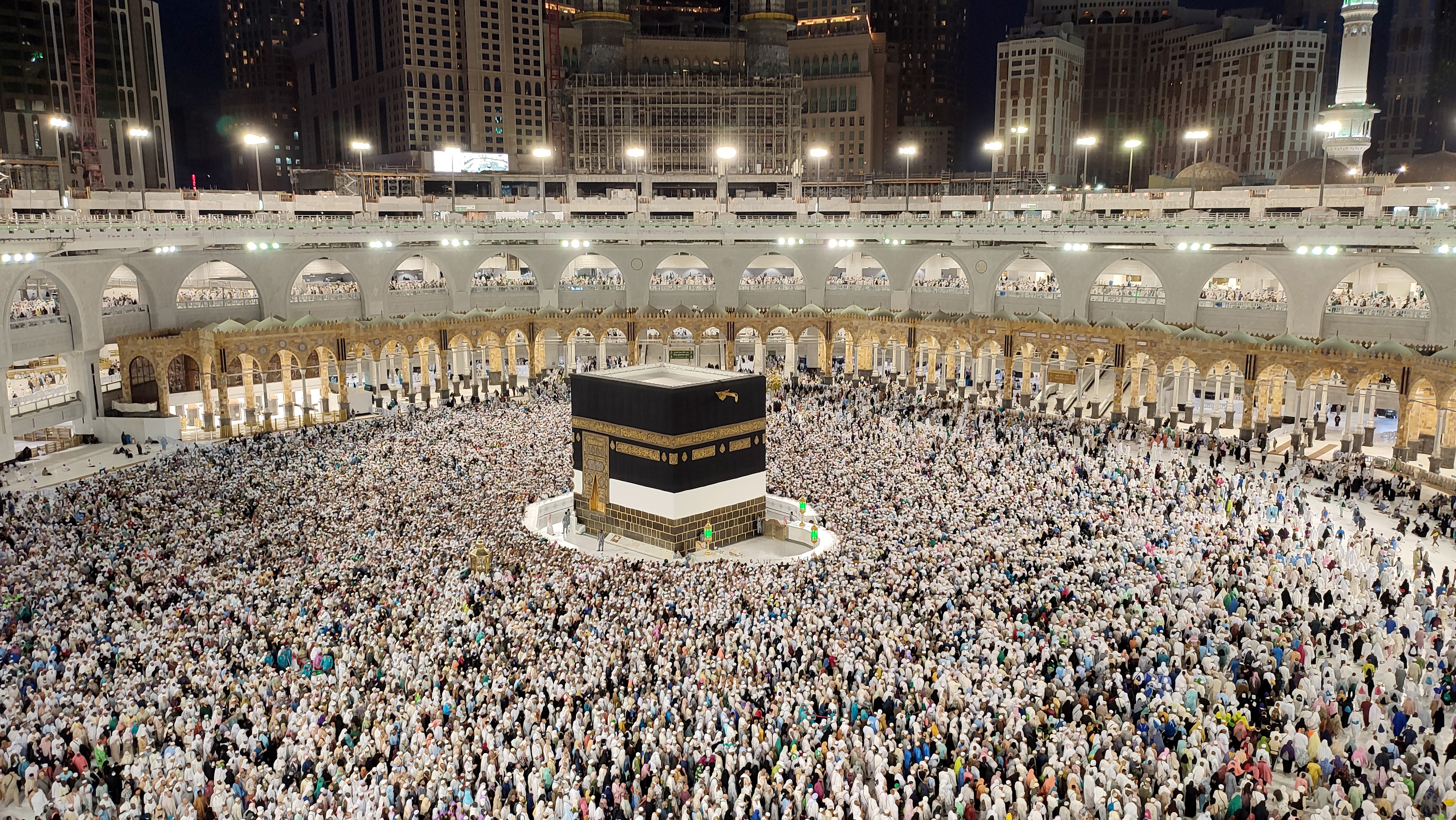 Jemaah haji melakukan tawaf wada pada 2022.