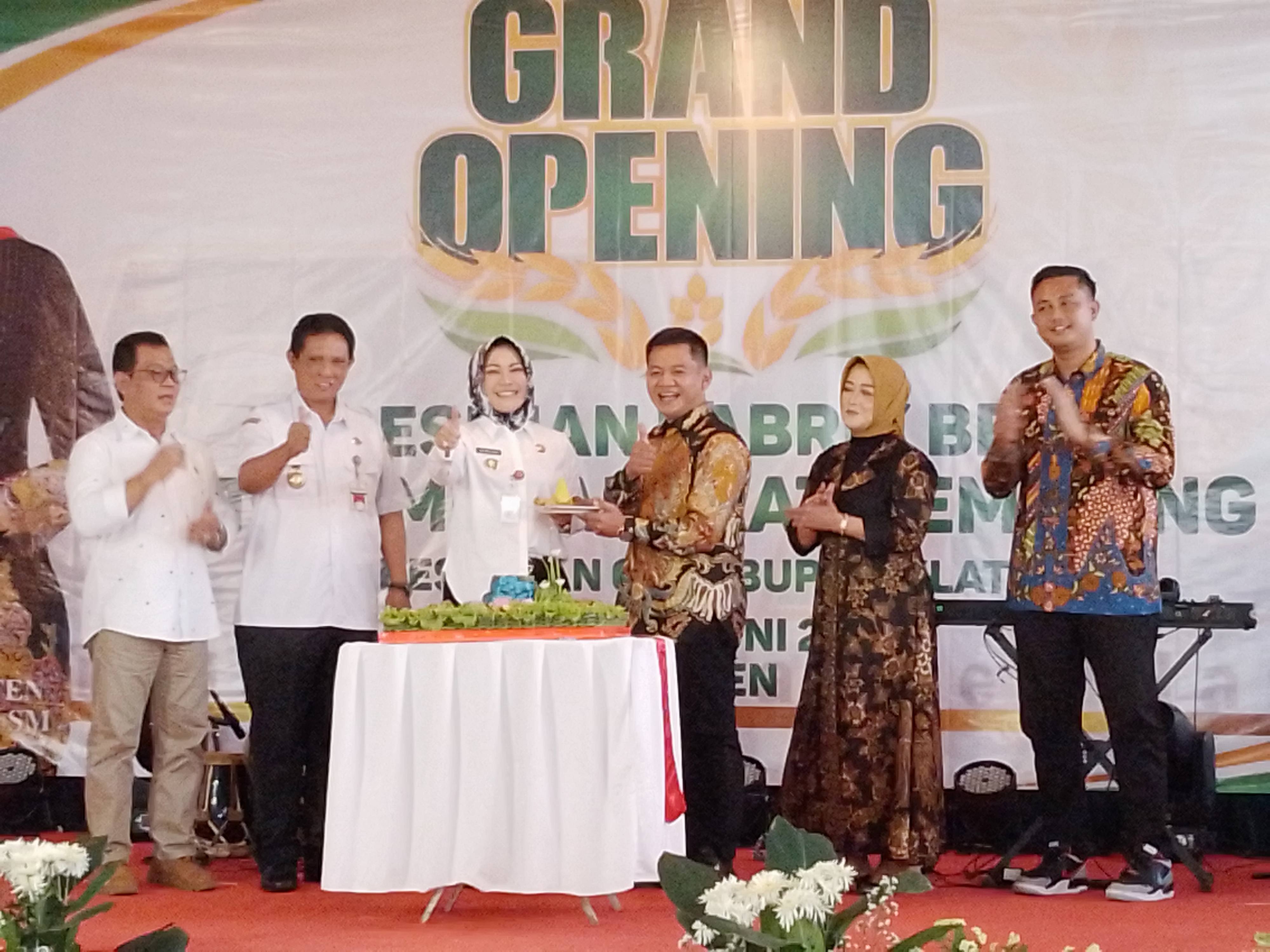 Bupati Klaten Sri Mulyani menghadiri peresmian pabrik beras PT Bumi Manfaat Gemilang