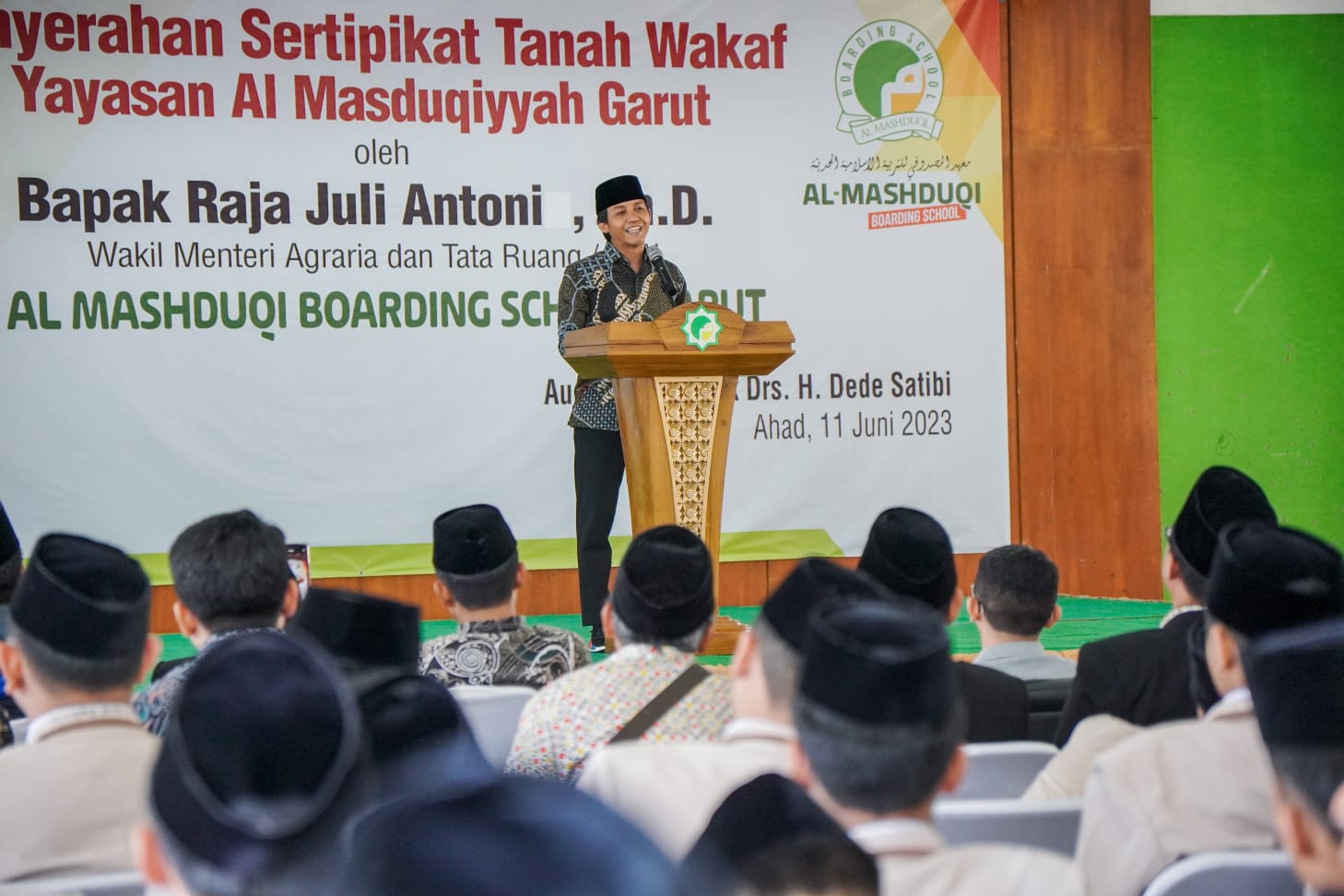 Wakil Menteri ATR/BPN, Raja Juli Antoni, di Aula Al Mashduqiyah Boarding School, Tarogong Garut, Jawa Barat, Minggu (11/6).