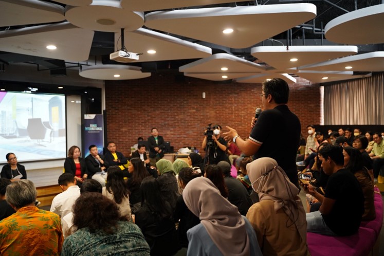 Sesi sharing wawasan pemasaran produk tangible dan intangible antara BINUS International bersama Marketing Enthusiast Community (MEC)