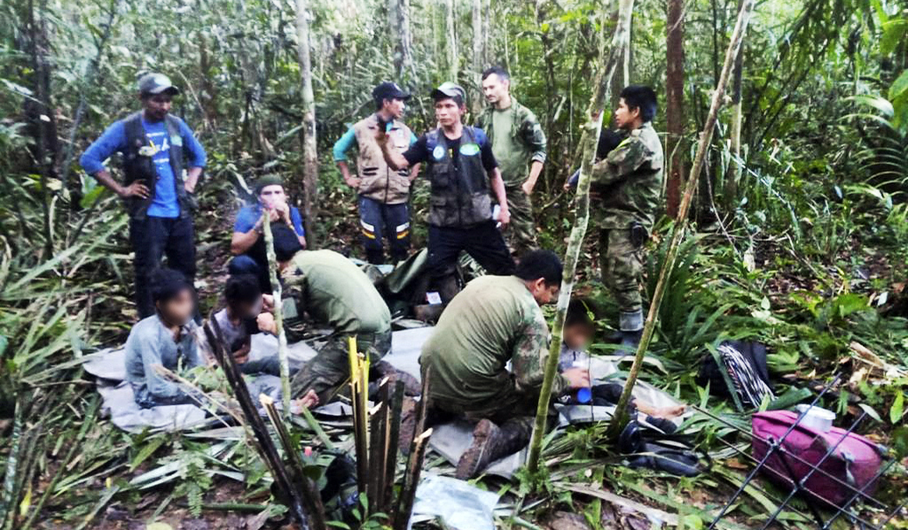 EMPAT anak yang hilang selama 40 hari di hutan Amazon dalam sebuah kecelakaan pesawat ditemukan hidup-hidup, sedangkan ibu mereka wafat.