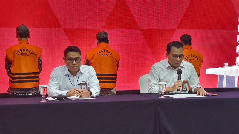 KPK menahan tiga kadis terkait kasus dugaan korupsi jual beli jabatan di Pemalang. 