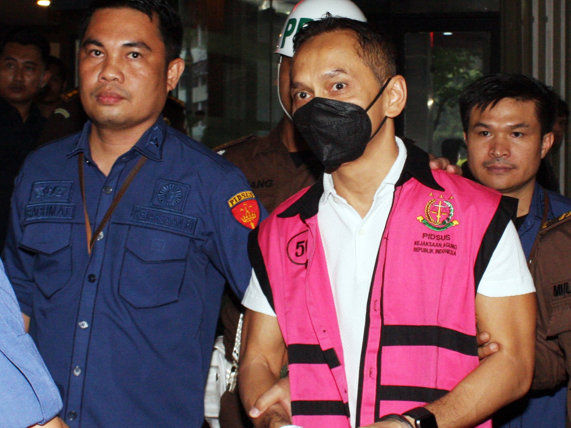 Ketua Komite Tetap Energi Terbarukan Kamar Dagang dan Industri (Kadin) Indonesia M Yusrizki (tengah).