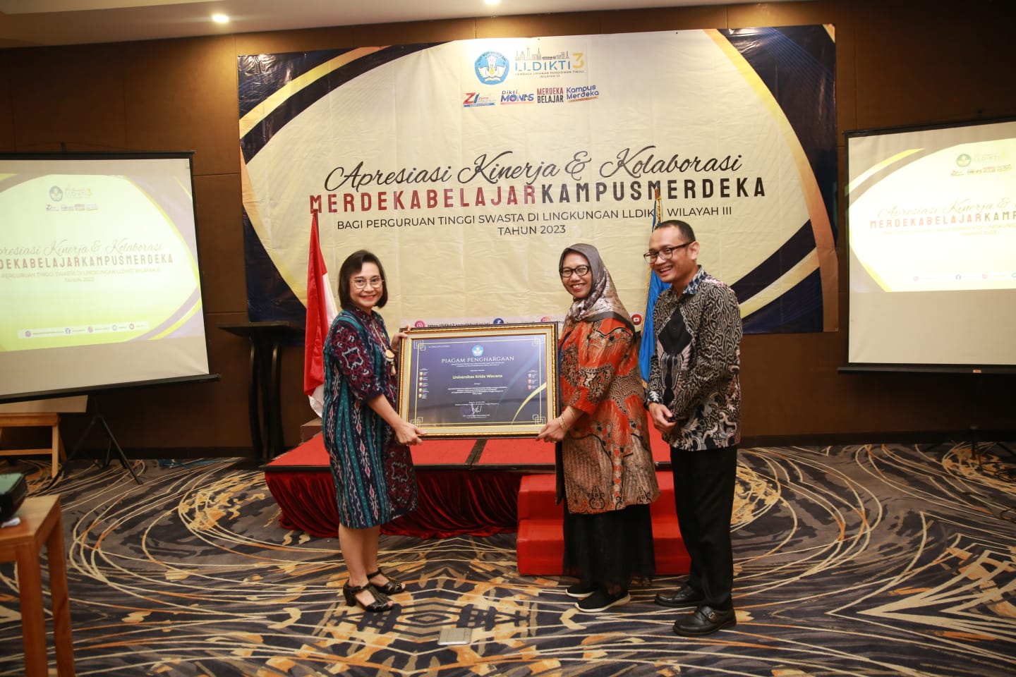 Universitas Kristen Krida Wacana (Ukrida) meraih dua penghargaan dari LLDikti Wilayah III dalam acara di Jakarta, Selasa (30/5).