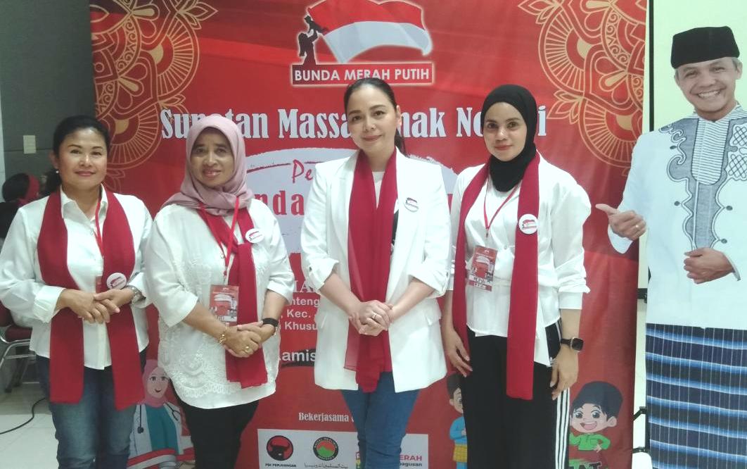 Para pengurus Bunda Merah Putih.