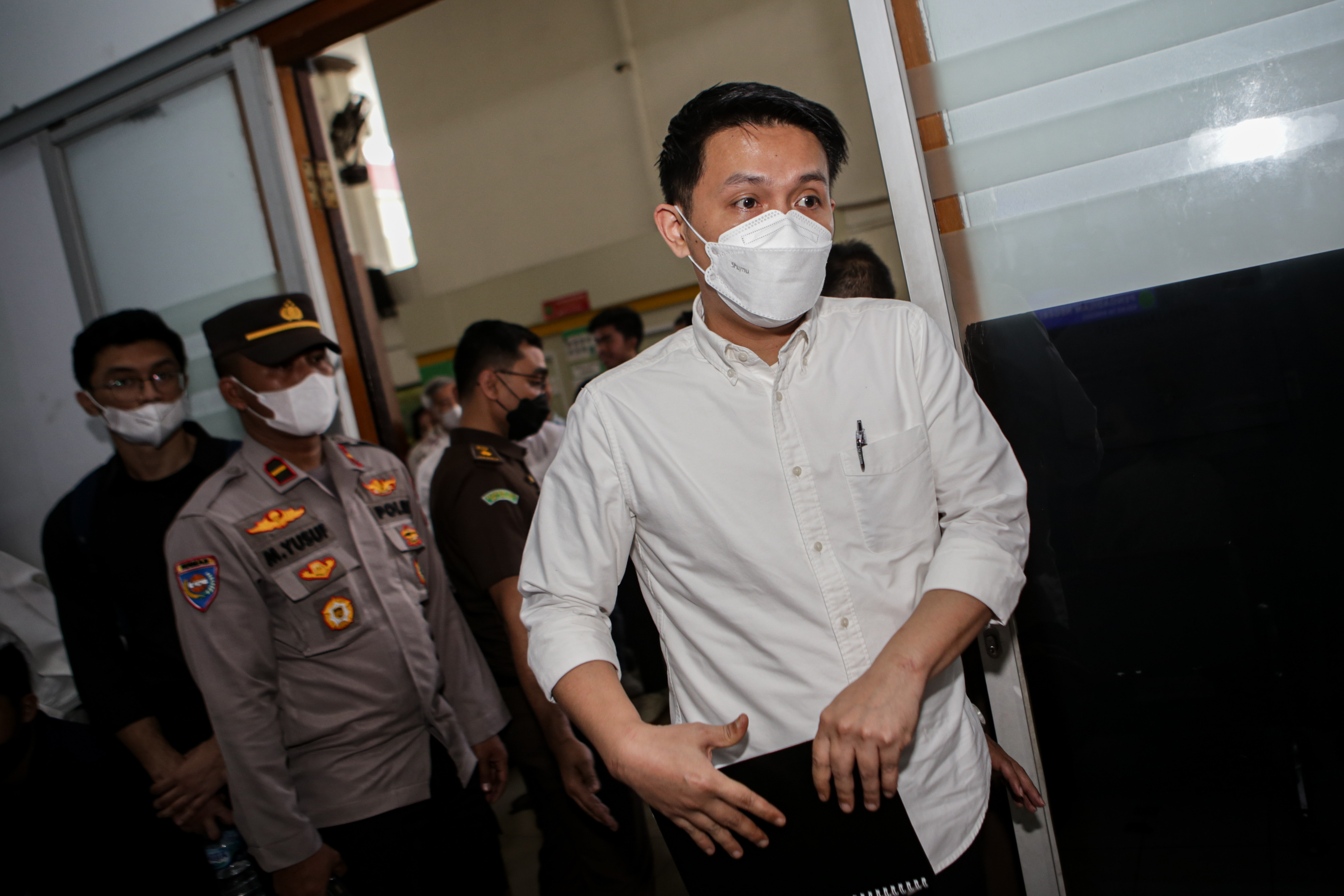 Chuck Putranto (kanan).