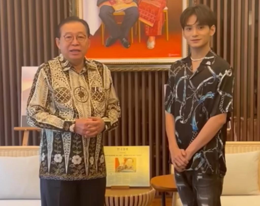 Idol asal Indonesia, Zayyan Xodiac bertemu dengan Duta Besar Republik Indonesia di Seoul, Korea Selatan, yaitu Gandi Sulistiyanto. 