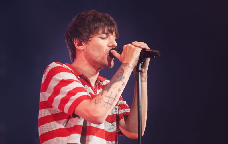 Penyanyi asal Inggris Louis Tomlinson