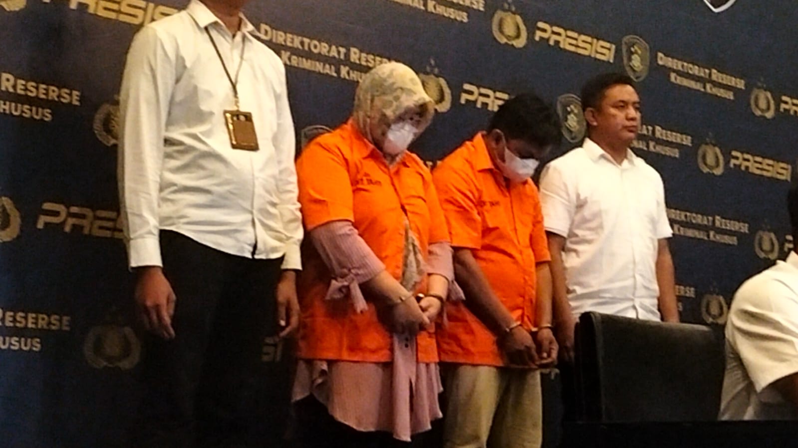 Polda Metro Jaya menangkap pasangan suami istri (pasutri) AG dan F selalu penyalur pekerja migran ilegal 