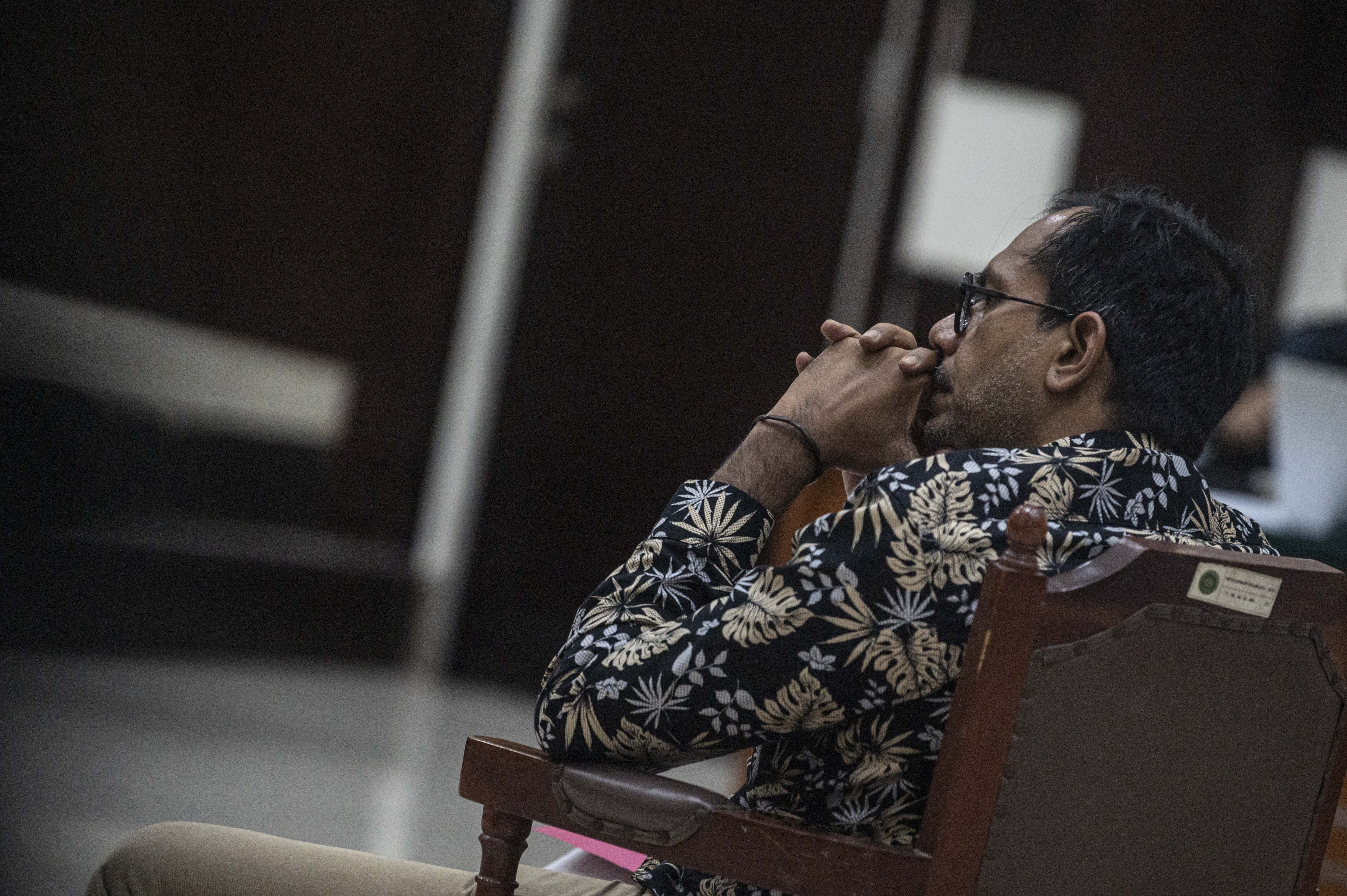 Direktur Lokataru Haris Azhar menjalani sidang perdana dengan agenda pembacaan dakwaan di Negeri Jakarta Timur, Jakarta, Senin (3/4/2023).