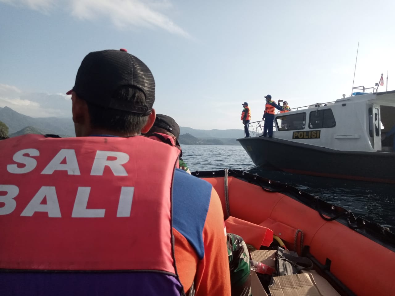 Tim SAR di perairan Padangbai Bali.