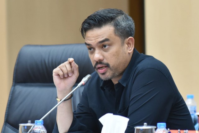 Wakil Ketua Komisi VII DPR RI Maman Abdurrahman dalam rapat dengar pendapat Komisi VII DPR RI dengan Kepala BRIN di Gedung DPR RI, Jakarta.