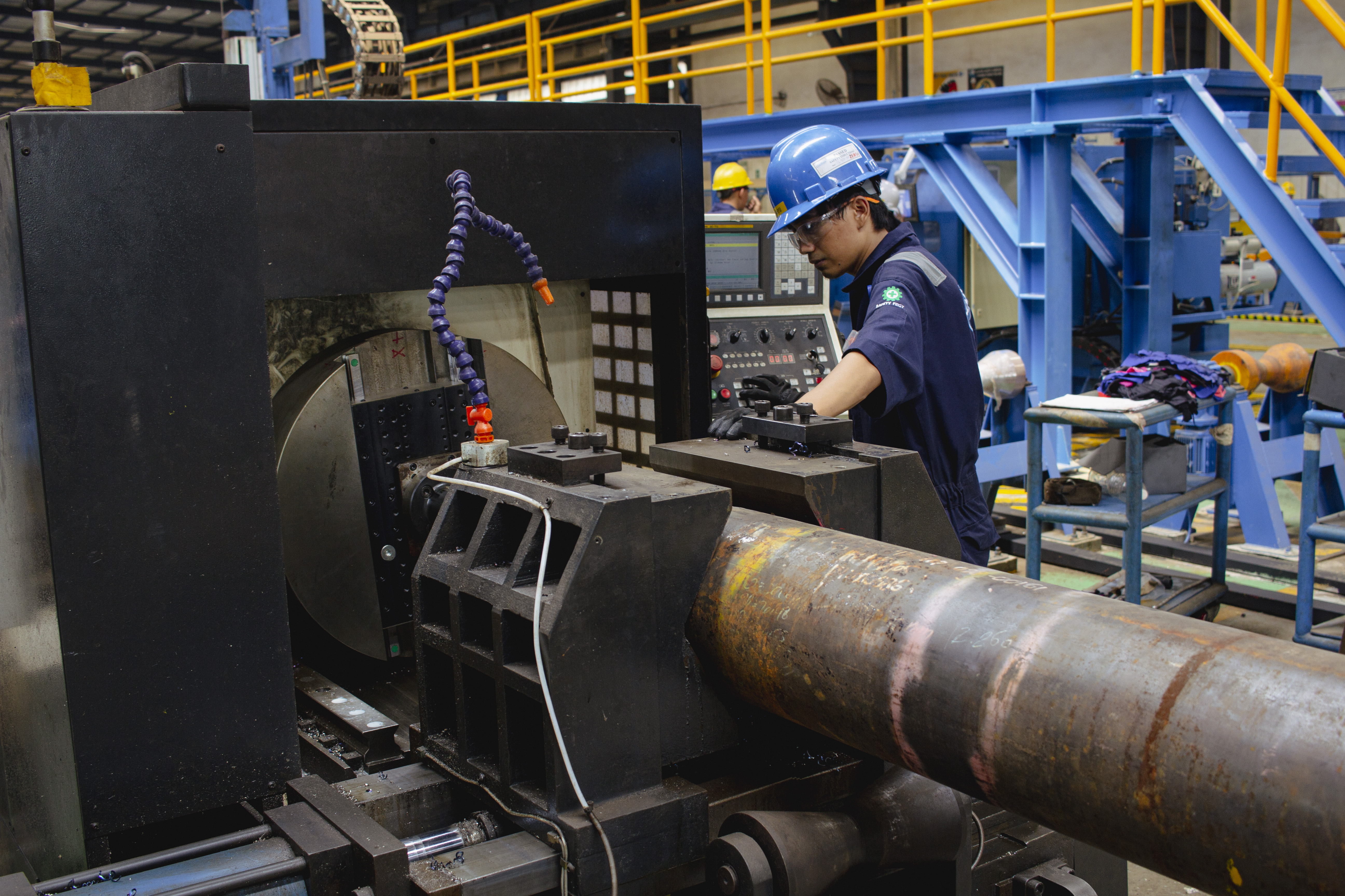 Proses produksi di pabrik Cladtek Batam